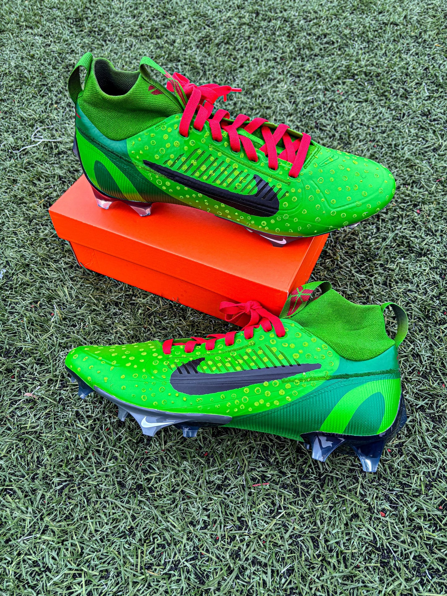 Kobe 6 Grinch Inspired Cleat