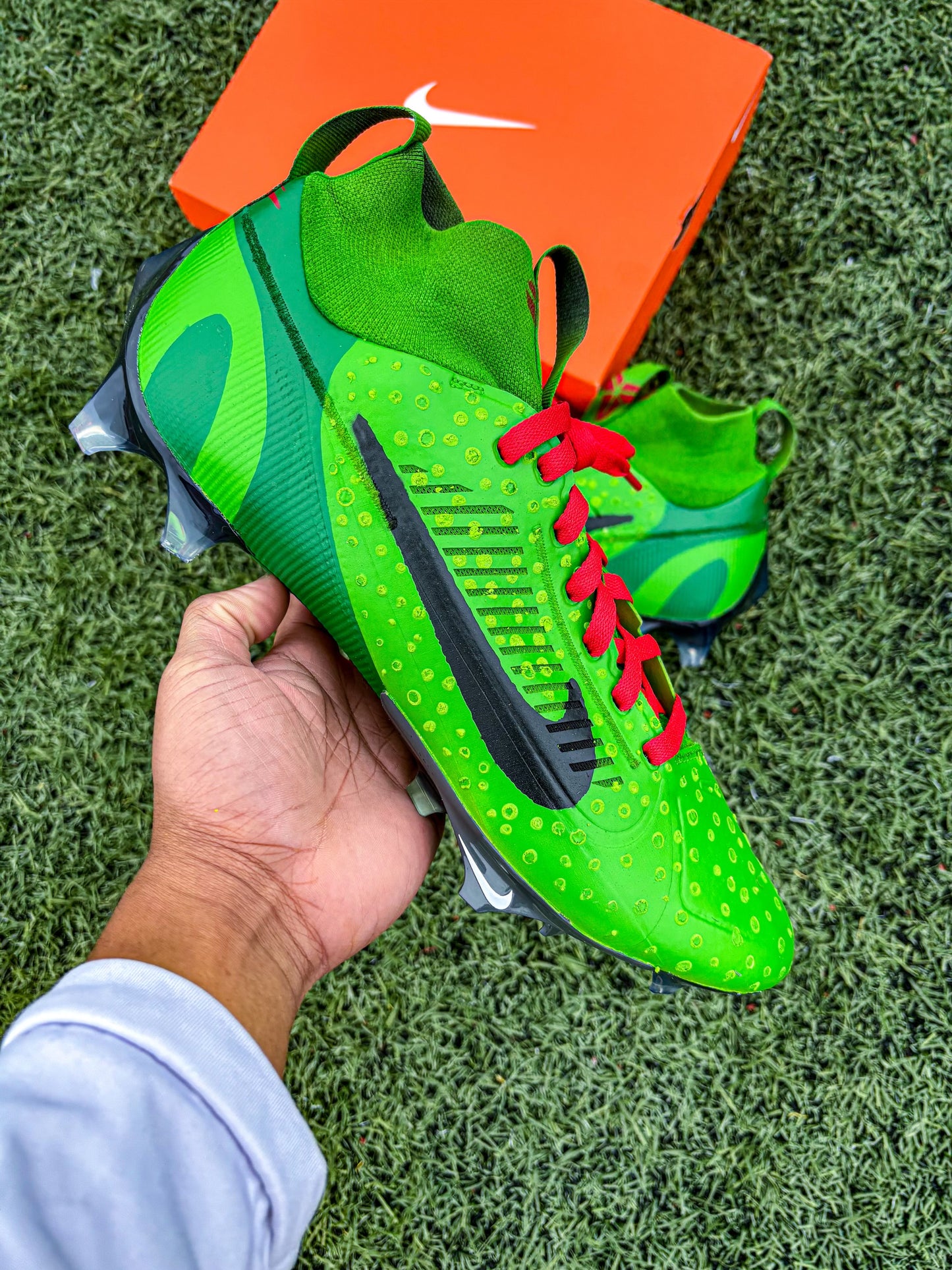 Kobe 6 Grinch Inspired Cleat